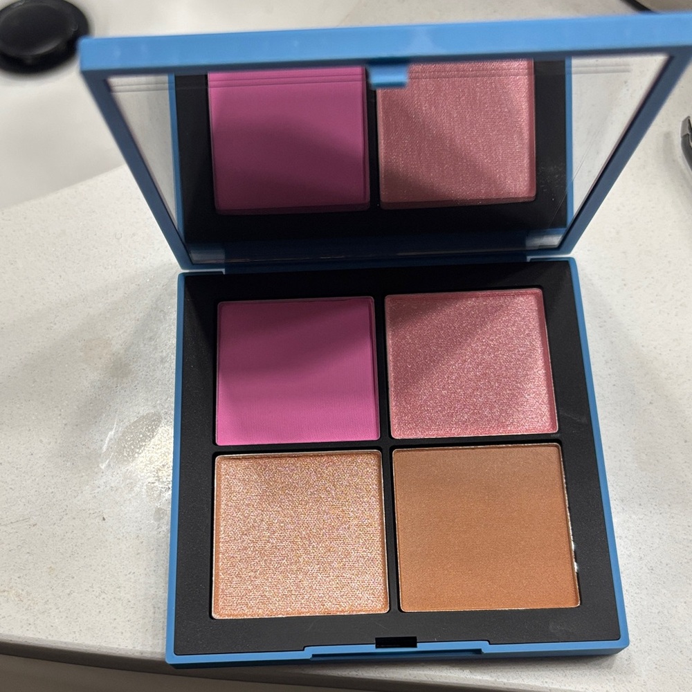 NARS NIB Hot Escape Cheek Palette. Brand New